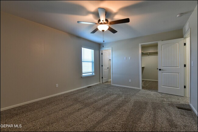 Building Photo - 516 Logwood Ave