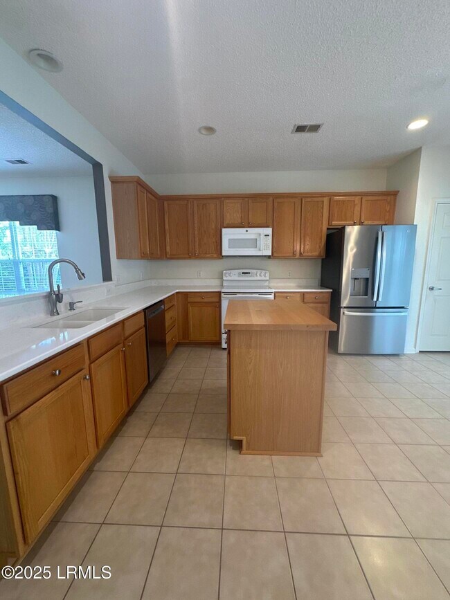 Building Photo - 1 Pomegranate Ln