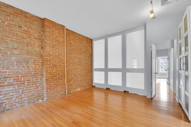 Building Photo - Architecturally Stunning Curtis Park Townhome With Historic Charm