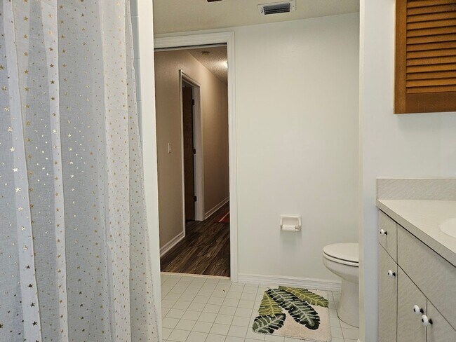 Building Photo - Charming 2 Bed, 2 Bath Home for Rent in Spring Hill (34609) – Spacious, Bright, and Perfectly Loc...