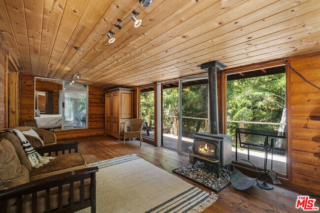 Building Photo - 618 S Topanga Canyon Blvd