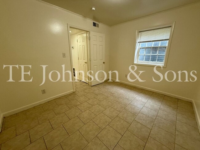 Building Photo - Your Perfect 1 Bedroom Oasis Awaits at Wal...