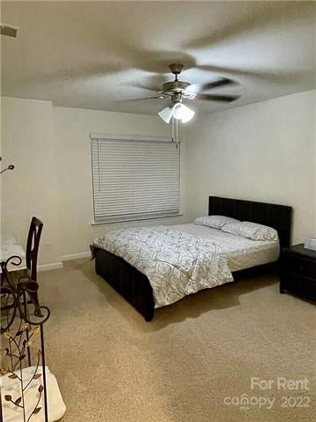 Building Photo - Captivating Single Family Home | 3 BR/2.5BA | 1-Car Covered Parking |In Highland Park