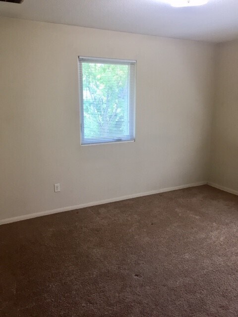 Bedroom - 5747 Glenwood Ave