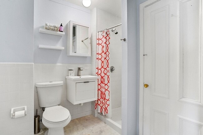Building Photo - 587 Tremont St