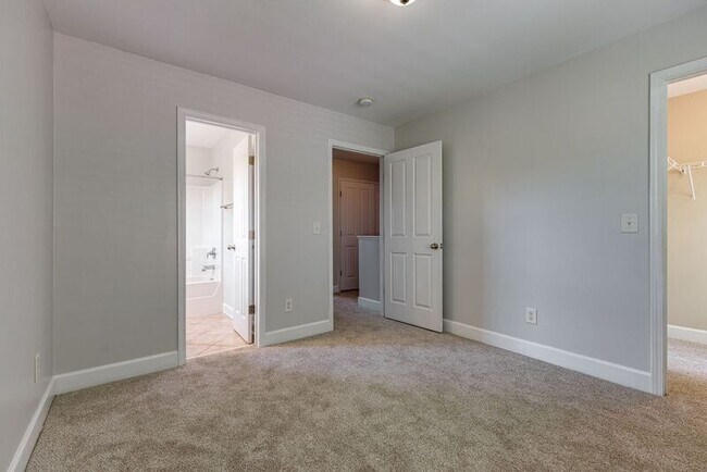 Building Photo - 531 St Jules Ln