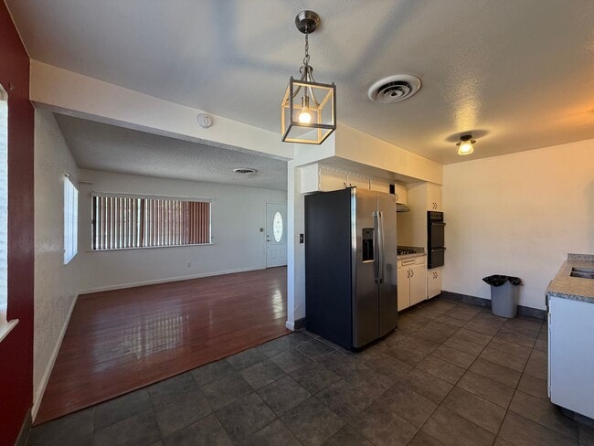 Building Photo - 3 Bedroom 2 Bathroom House on Corner Lot with 2 Car Garage Locate din Irwin Estates