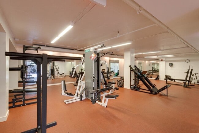 Building Photo - 1600 N Oak St