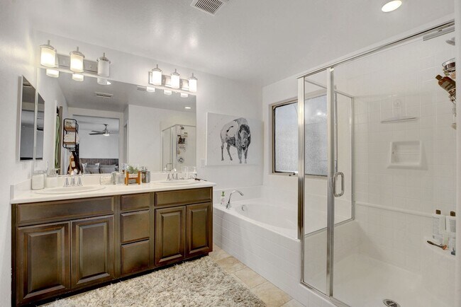 Building Photo - WONDERFUL 3 BEDROOM HOME IN THE SOUTHWEST!