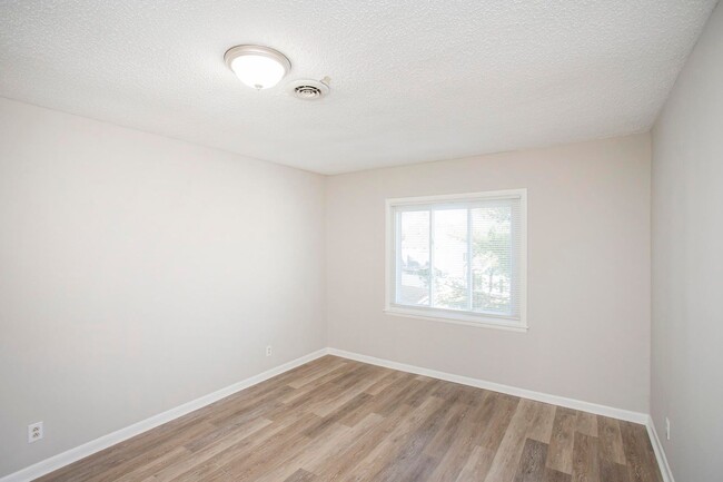 Building Photo - Charming Townhome in Hermitage!