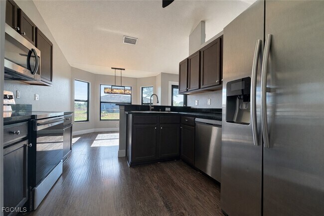 Building Photo - 1222 NE 40th Terrace