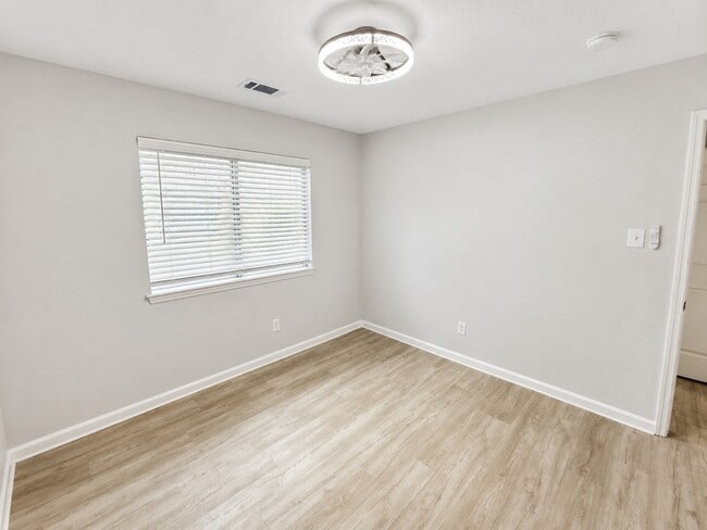 Building Photo - 22 Cypress Bayou Ct