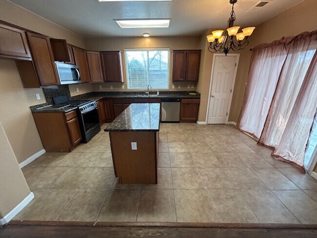 Building Photo - 4 Bedroom 2.5 Bathroom in NW Visalia with a Pool!! Just in Time for Summer!!!