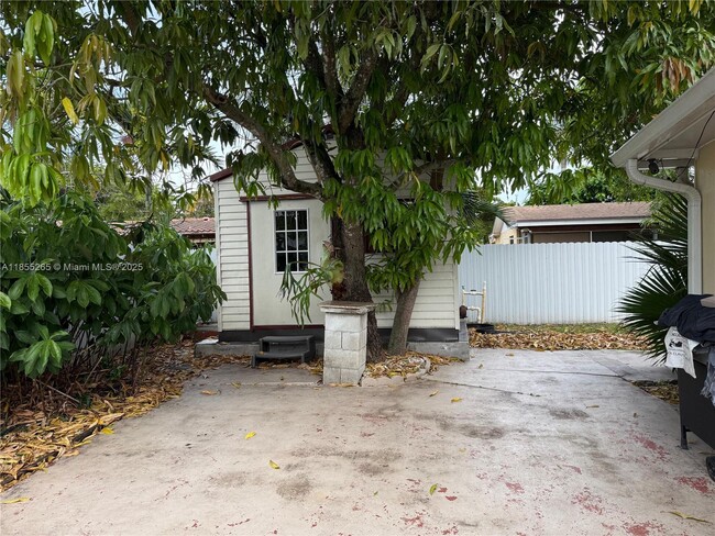 Building Photo - 1715 SW 102nd Ct