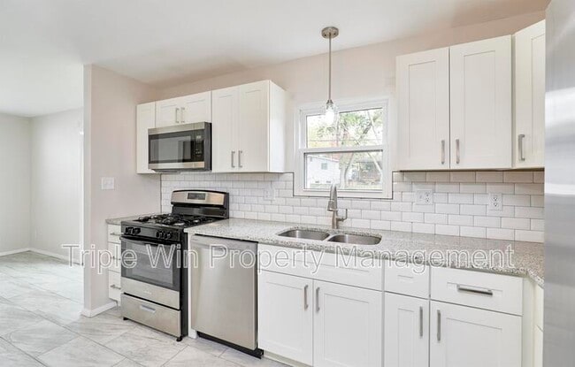 Building Photo - 803 Holiday Ave