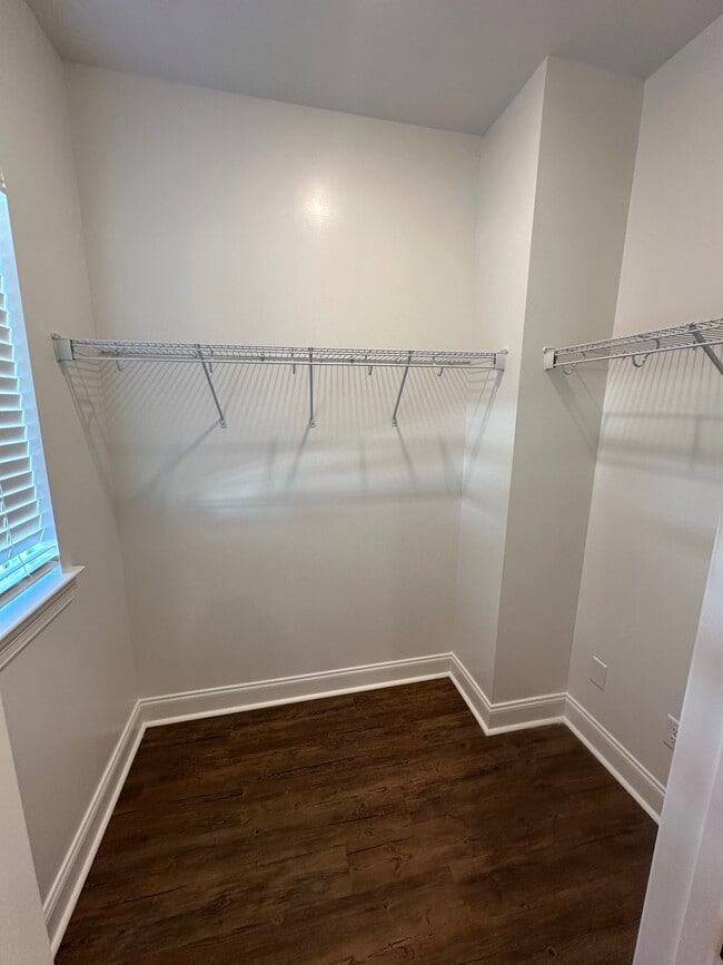 Building Photo - 1 Cottage Grove Dr