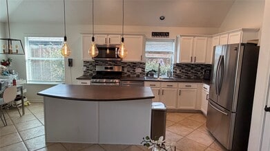 Building Photo - 842 Crystal Bay Ln
