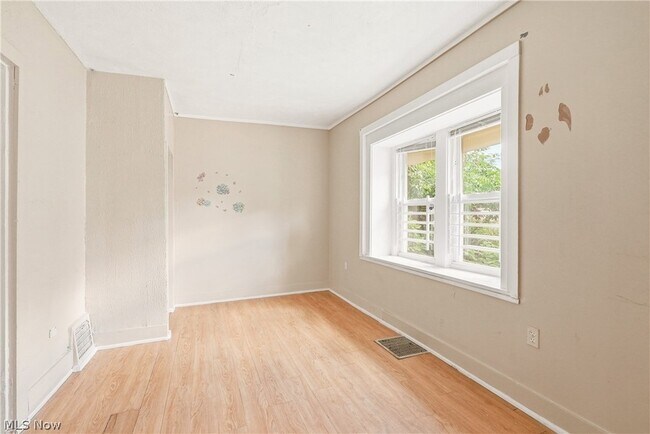 Building Photo - 285 Sumner Ct