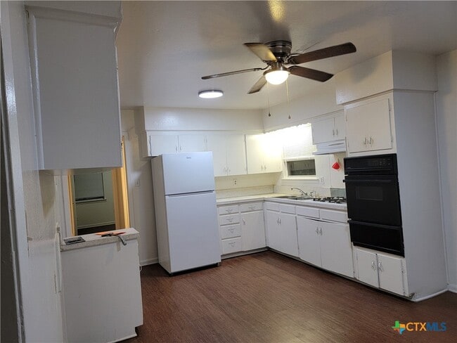 Building Photo - 604 S 11th St