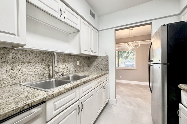 Building Photo - NEW REMODEL 2bd/1.5bath