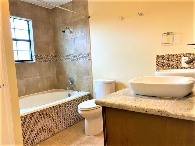 Building Photo - 3300 Bellefontaine St