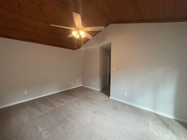 Building Photo - Charming 3 Bed, 2 Bath Tri-Level Home