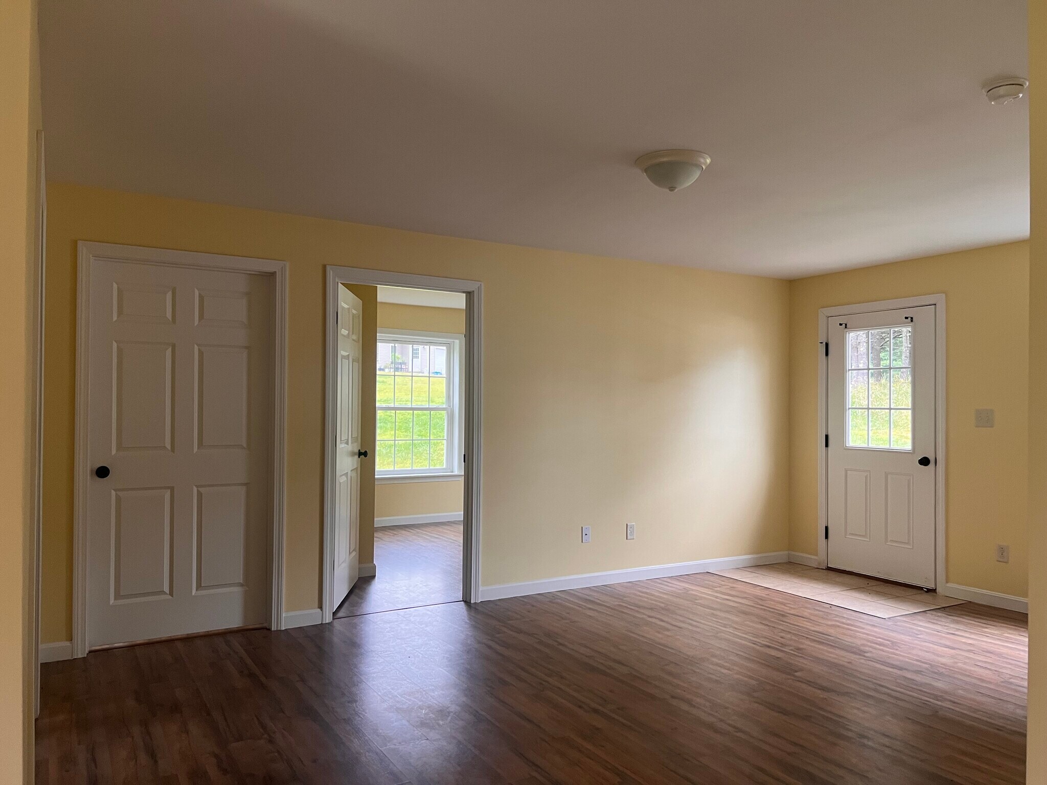 Building Photo - 97 N Main St