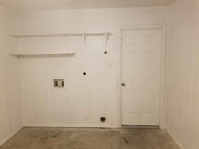 Building Photo - 2506 Caprice Dr