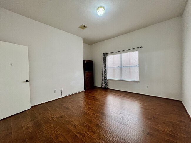 Building Photo - 9803 Hallmark Ln