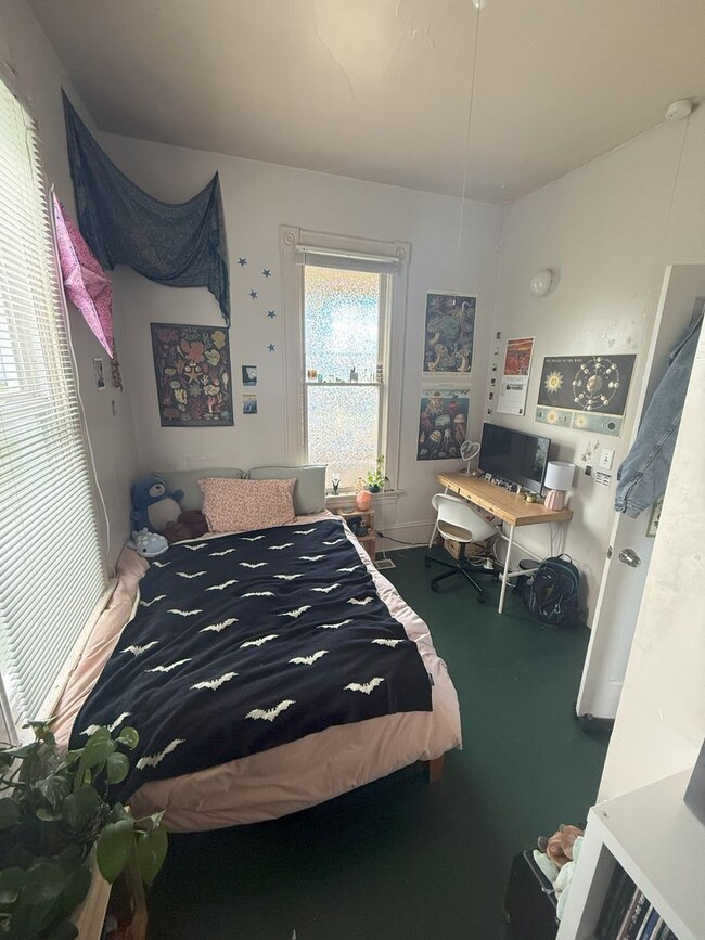 Building Photo - Great 6 bdrm/2 bath close to WWU and downtown