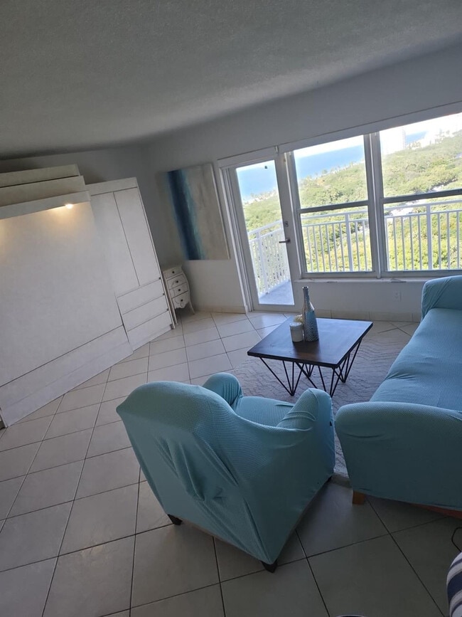 Building Photo - 3000 E Sunrise Blvd