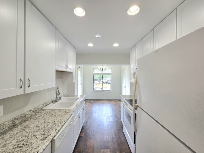 Building Photo - 9569 Coggs Bill Dr