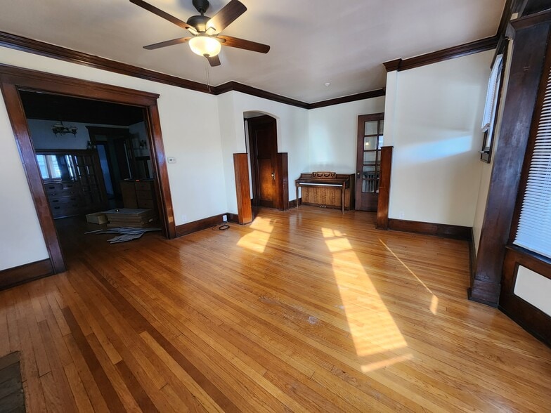 Livingroom (Empty) - 2107 N 51st St