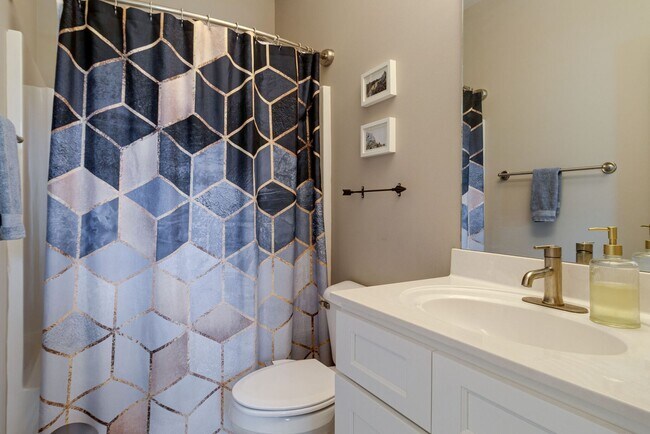 Building Photo - 4 Bedroom, 3 Bath Home w/ Backyard and 2 Car Garage