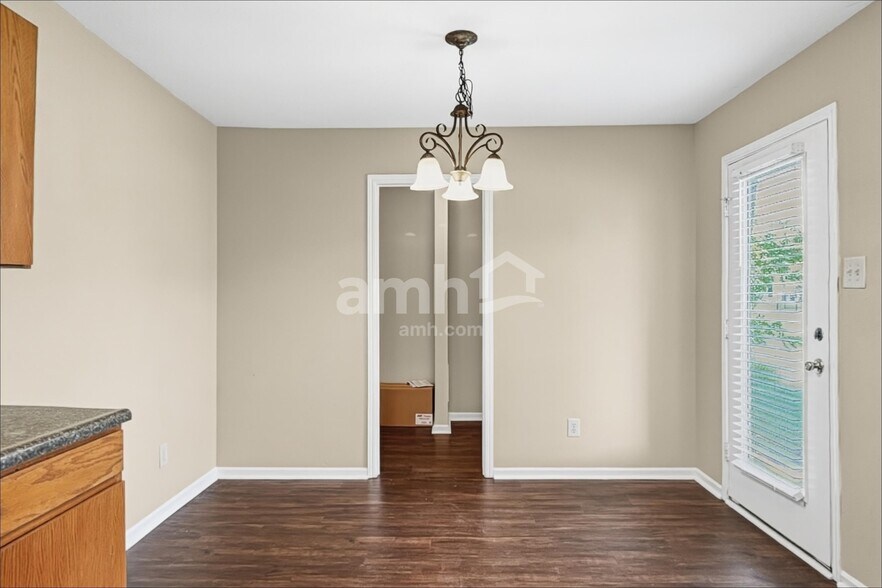 Building Photo - 2361 Blackthorn Dr