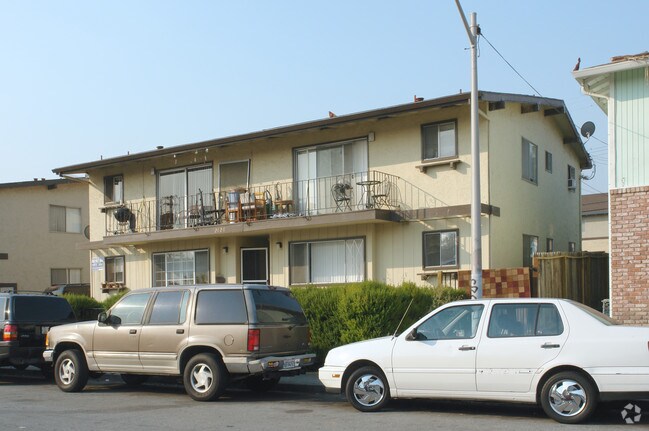 Building Photo - 2126 Main Street