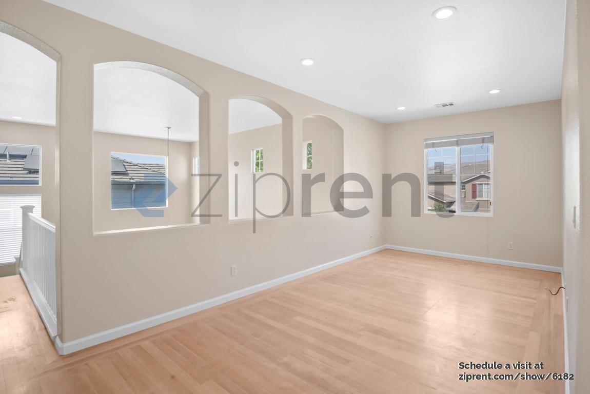 Building Photo - Unit