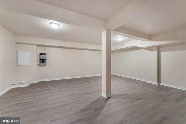 Building Photo - 5052 Cliffhaven Dr