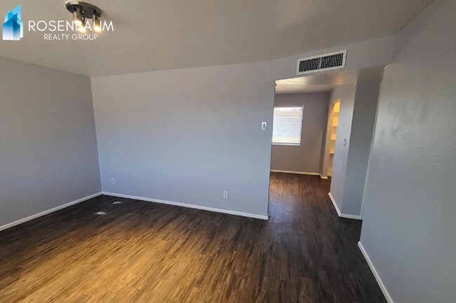 Building Photo - Charming 3-Beds, 1.25-Bath Single-Level Home in Apache Junction!