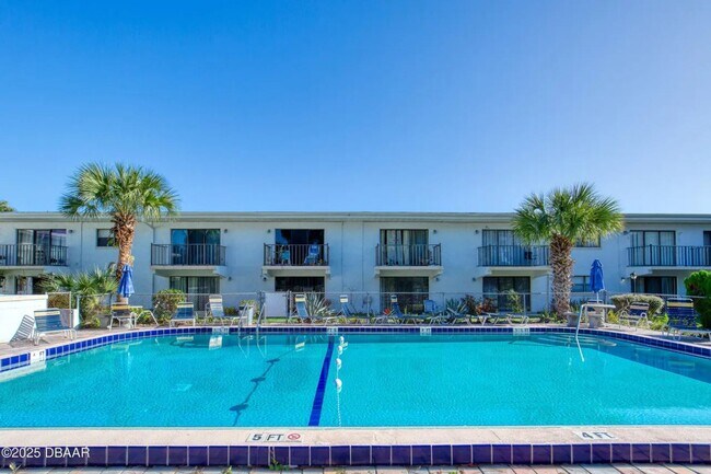 Building Photo - Charming 2BR Condo in Daytona Beach