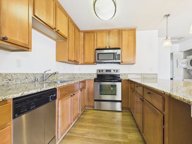 Building Photo - Upstairs One Bedroom Condo now available at Kimberly Place.