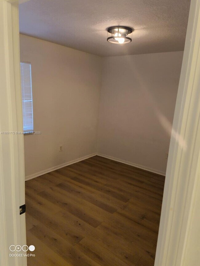 Building Photo - 1240 SE 31st Ct