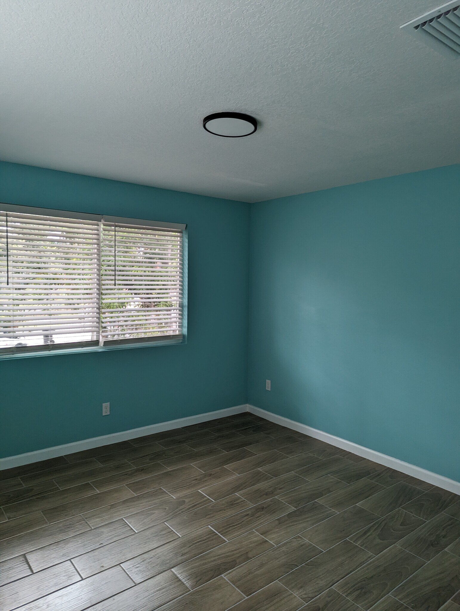 Building Photo - 2010 Seminole Blvd S