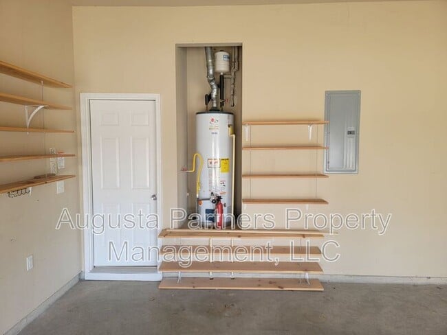 Building Photo - 325 Bellhaven Dr