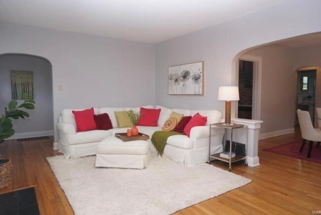 Building Photo - 753 Yale Ave