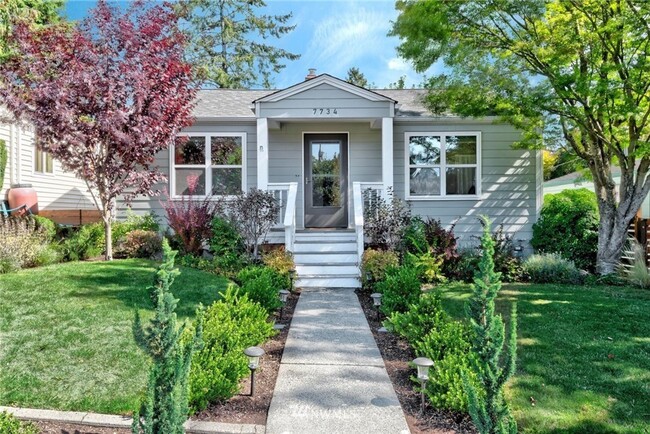 Primary Photo - Beautiful Craftsman House with Large Yard ...