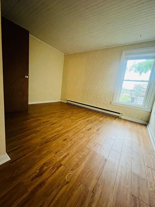 Building Photo - 207 S Union St