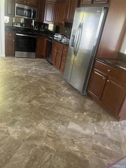 Building Photo - 389 Clubhouse Ct