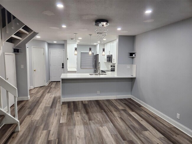 Building Photo - 3667 Carambola Cir N