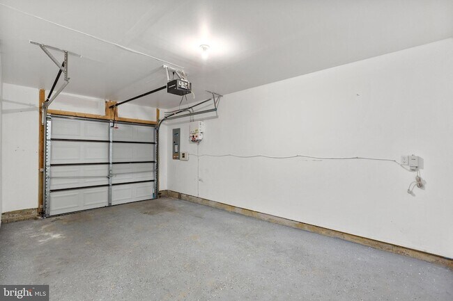 Building Photo - 5345 Tweeddale Pl